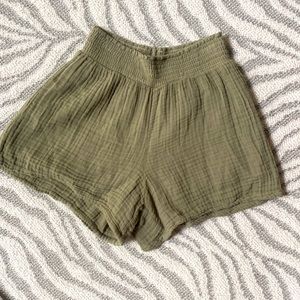 Michael stars gauze olive green shorts Xs
